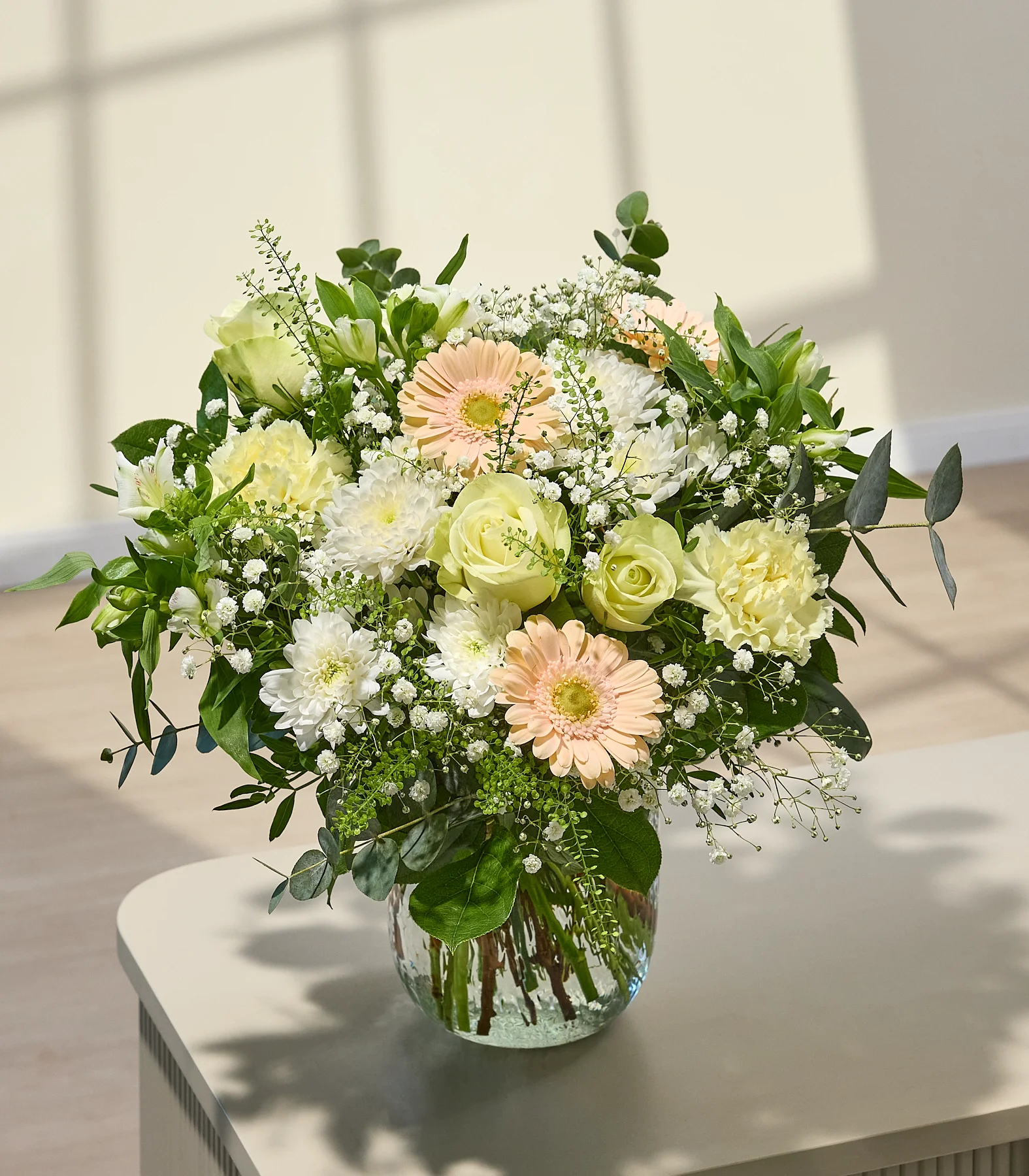 „Herzensangelegenheit“: Eleganter Blumenstrauß in Weiß für 34,99 Euro