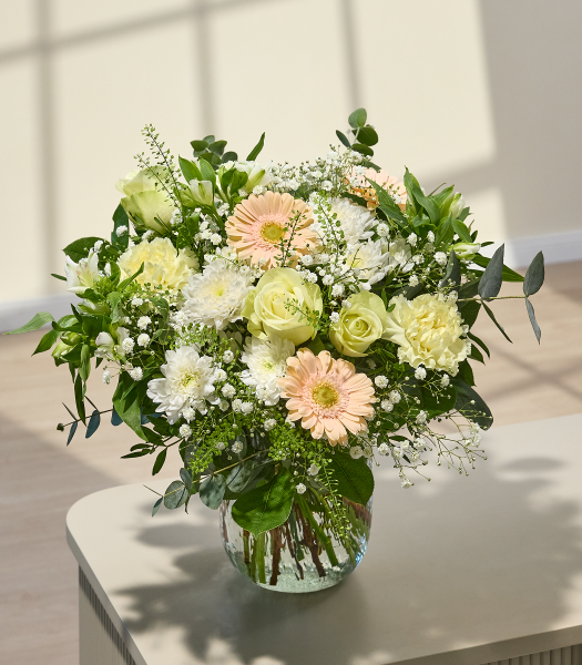 „Herzensangelegenheit“: Eleganter Blumenstrauß in Weiß für 34,99 Euro